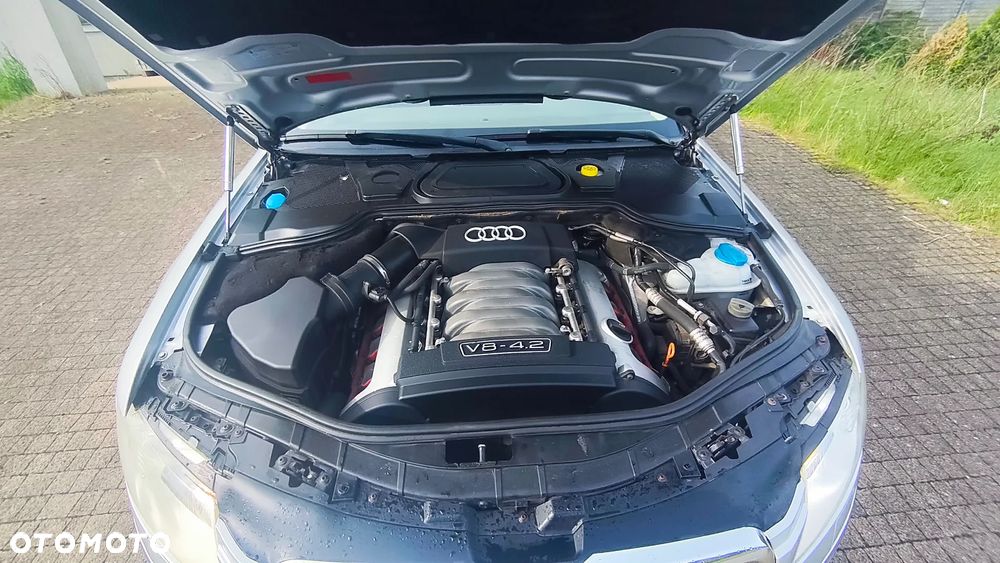 Audi A8 4.2 Quattro - 28