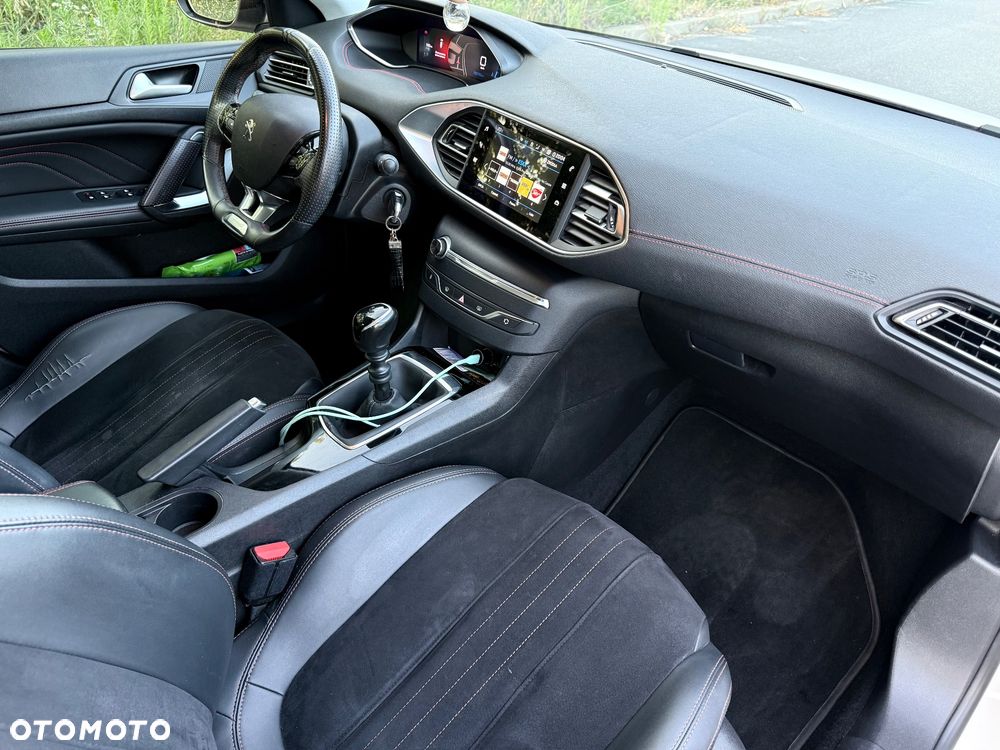Peugeot 308 2020 photo 2