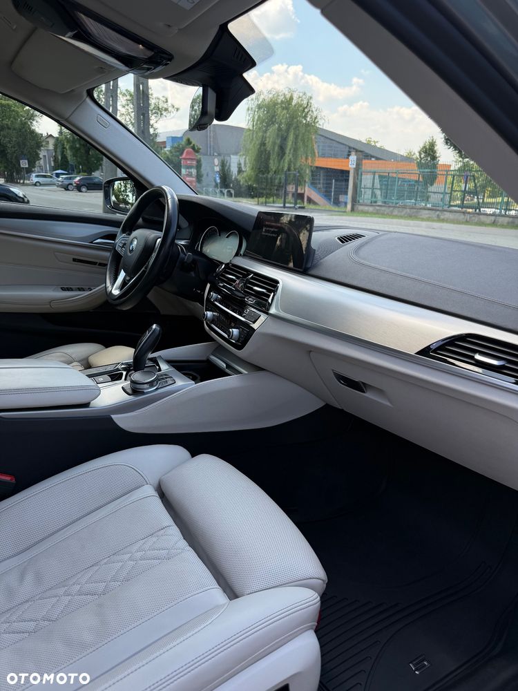 BMW Seria 5 540i xDrive Luxury Line - 23