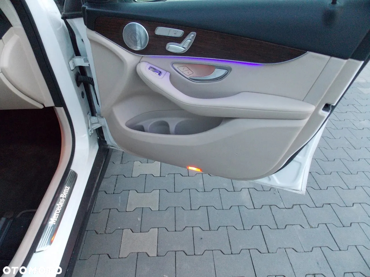 Mercedes-Benz GLC 300 4Matic 9G-TRONIC AMG Line Plus - 24