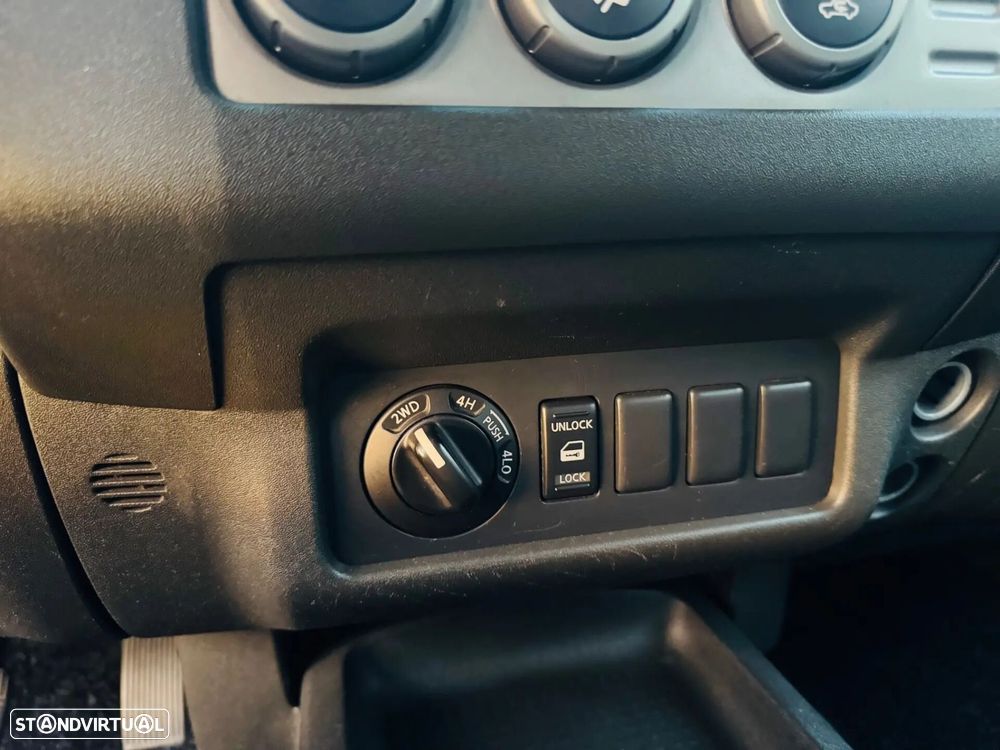 Nissan Navara 2.5 dCi CD SE Eastpak - 34