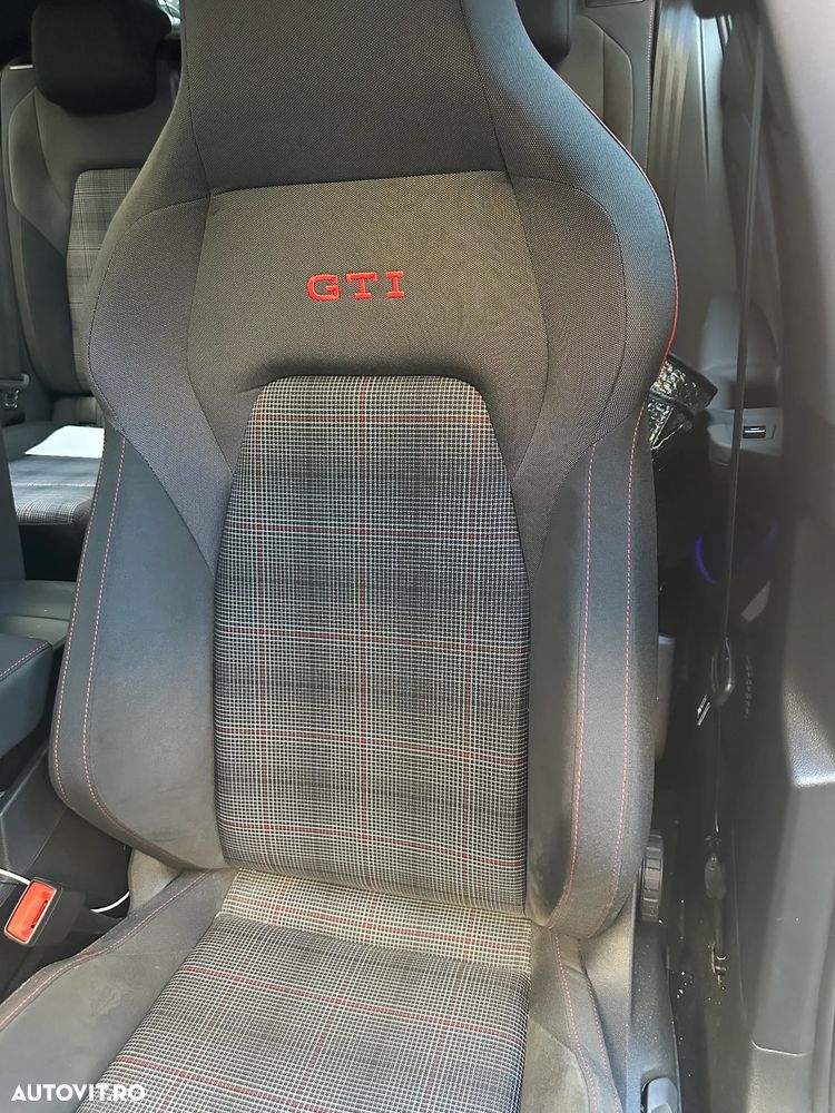VOLKSWAGEN Golf 2025 — imagine 9