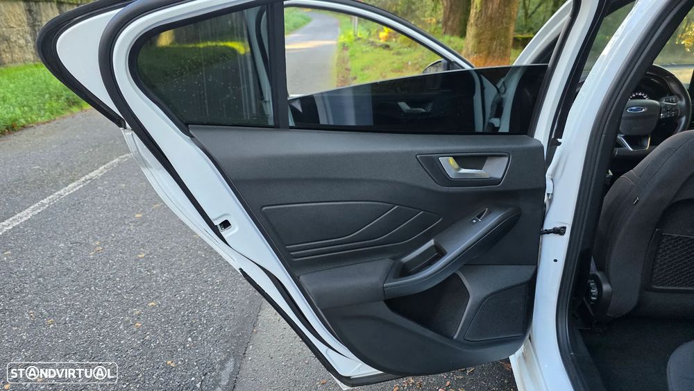 Ford Focus 1.0 EcoBoost S&S ST-LINE STYLE - 23