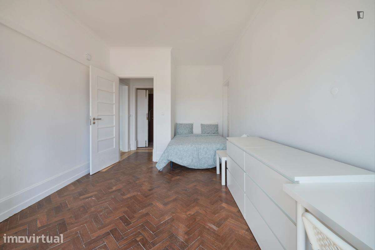 Quarto - localizado em Marquês de Pombal Lisbon - Grande imagem: 2/37