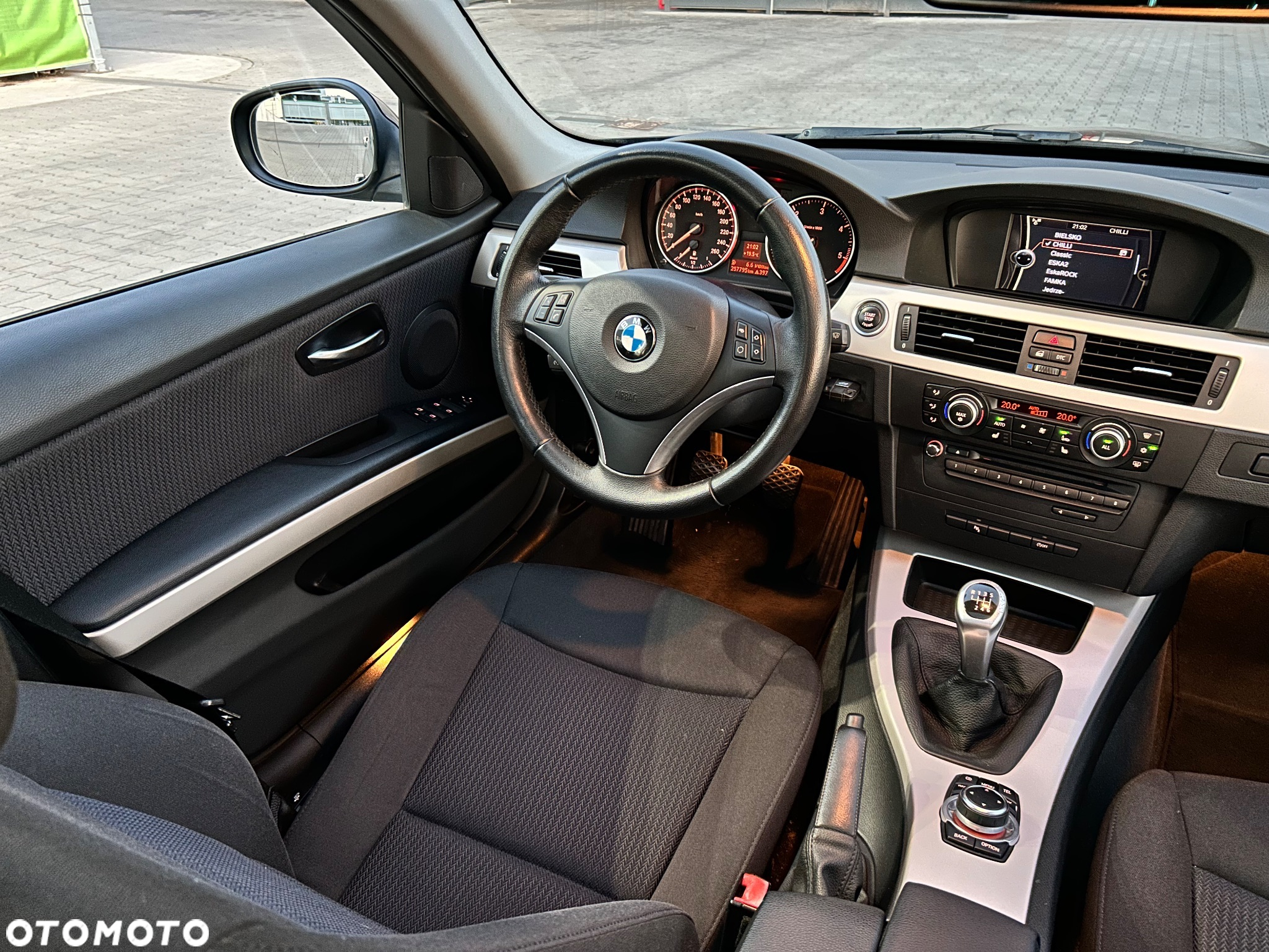 BMW Seria 3 320d DPF Touring - 11