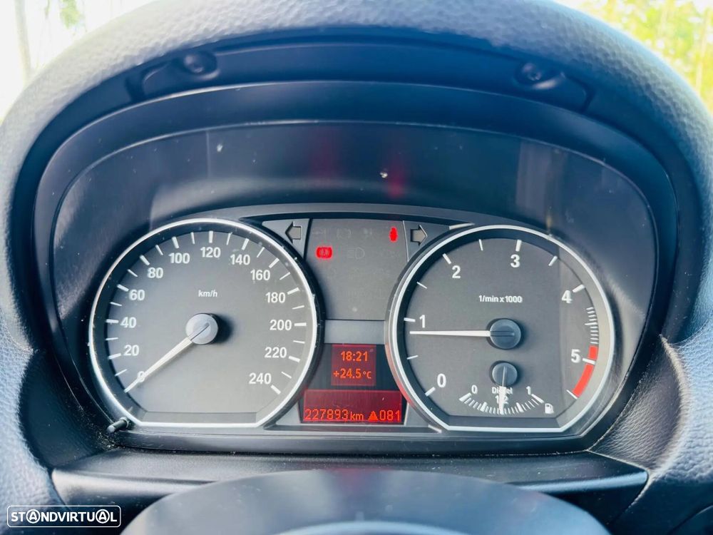 BMW 118 d Pack M - 19