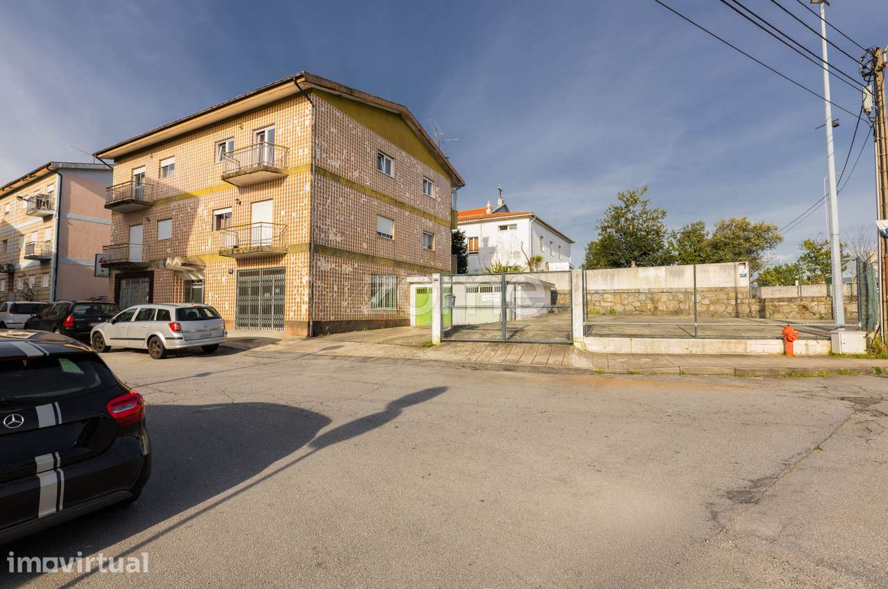 Loja para comércio com terraço em Ferreiros - Braga - Grande imagem: 2/17