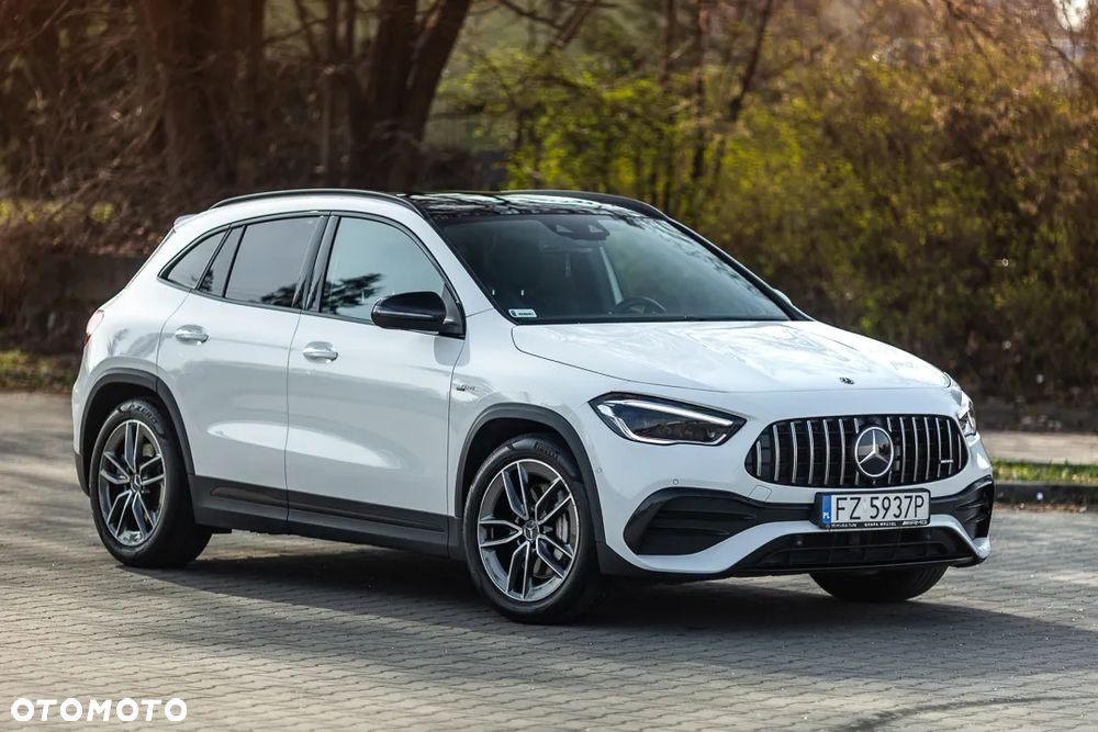 Mercedes-Benz GLA - 8