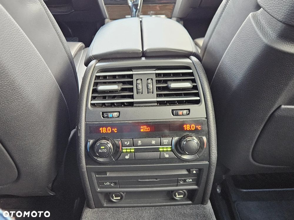 BMW Seria 7 750i xDrive Edition Exclusive - 25
