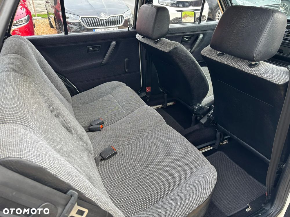 Volkswagen Golf 1.3 - 17