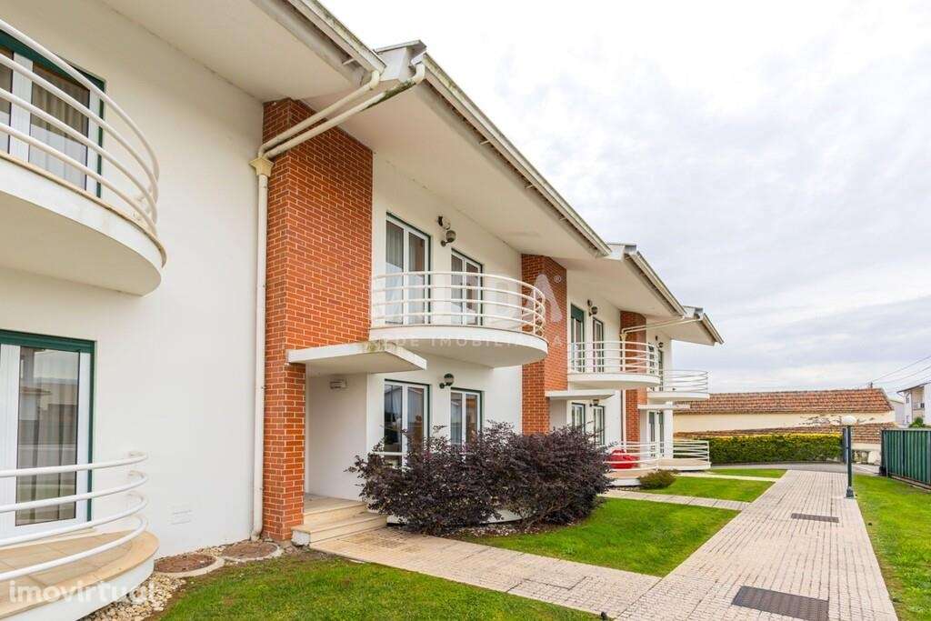 Moradia T3 em condomínio fechado com piscina – Cacia, Aveiro - Grande imagem: 3/60
