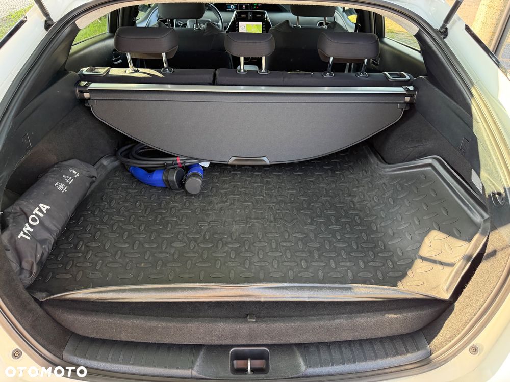 Toyota Prius (Hybrid) Life - 23