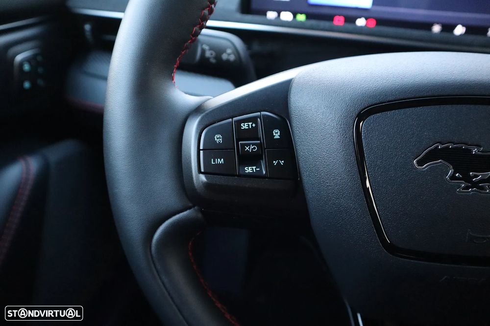 Ford Mustang Mach-E 75.7 kWh Premium AWD - 36