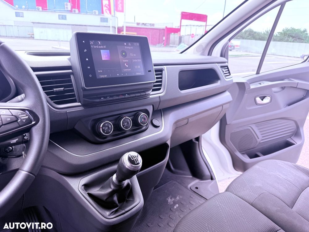 Renault Trafic 2.0 Blue dCi 130 Furgon Cabina Dubla L2H1 - 19
