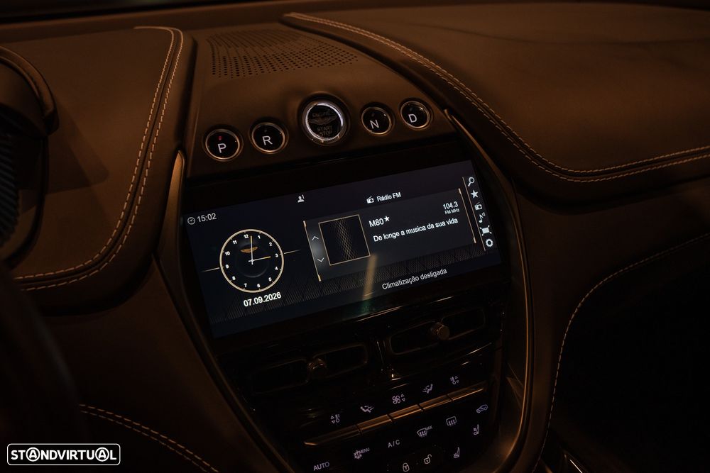 Aston Martin DBX - 27
