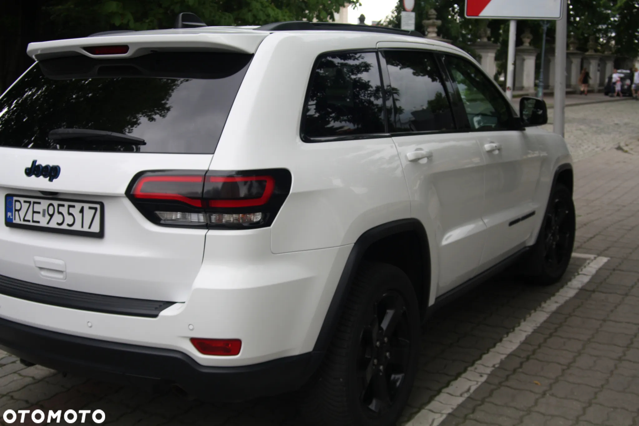 Jeep Grand Cherokee - 17