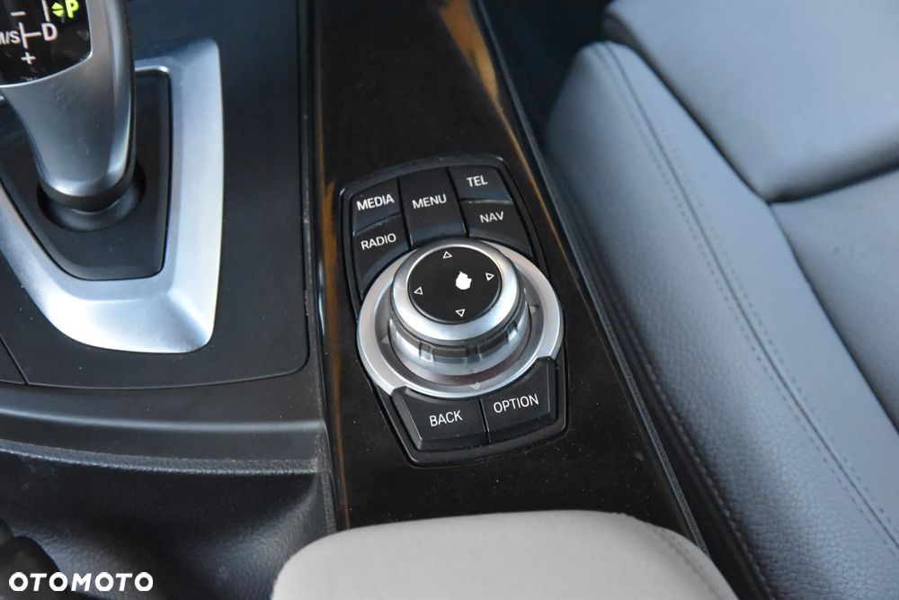 BMW Seria 3 320d Sport Line - 25