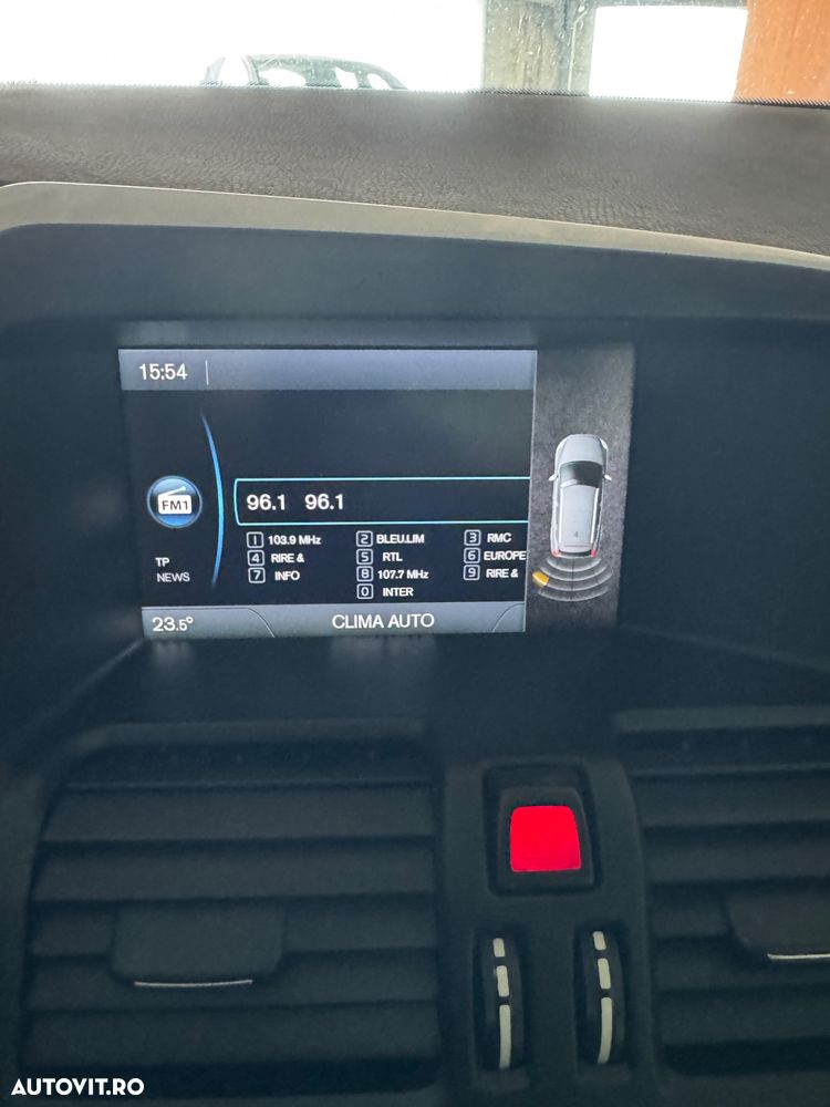 Volvo XC 60 2.4D AWD Momentum - 4