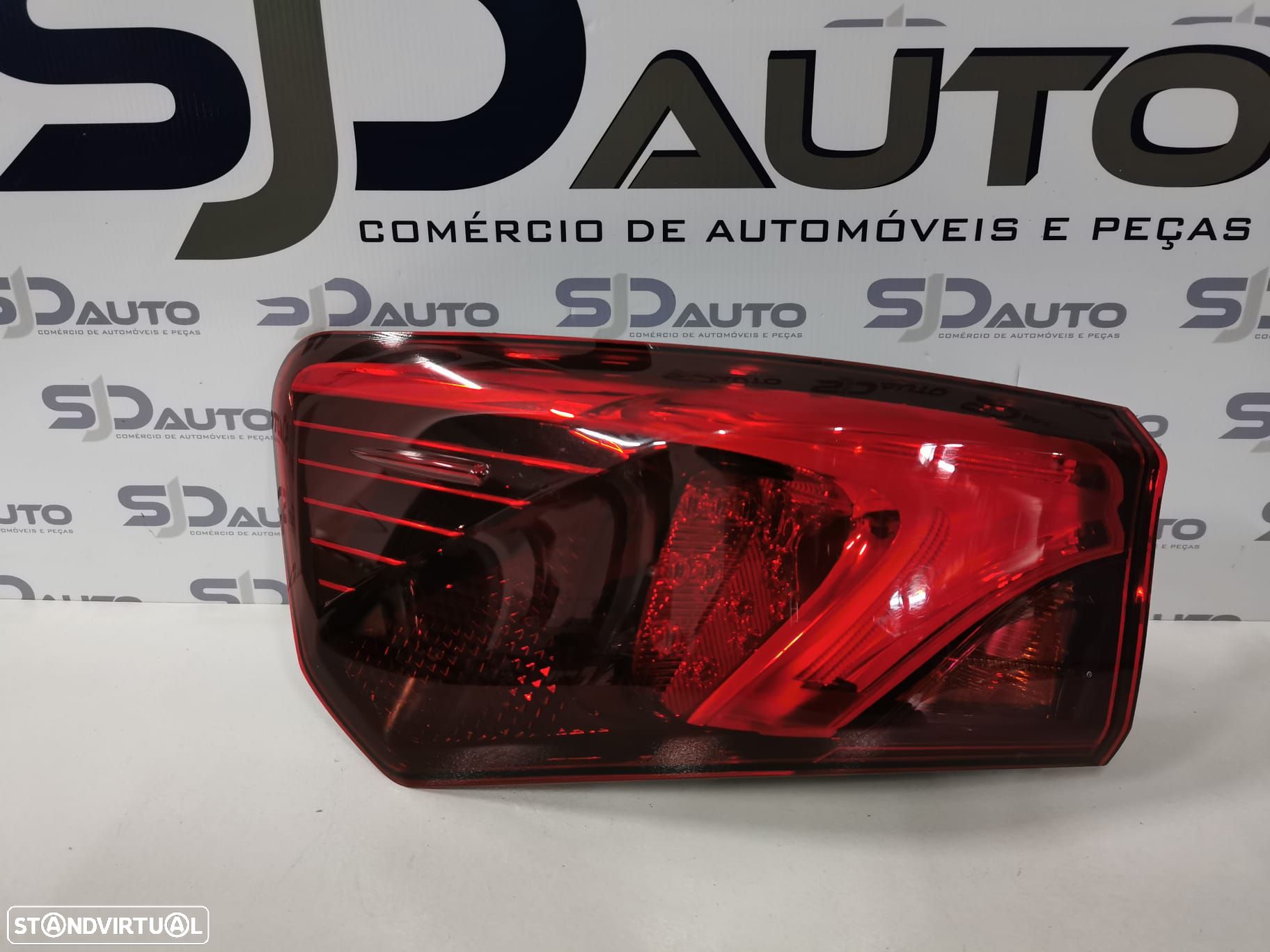 Farolim Esquerdo - Toyota Avensis - 1