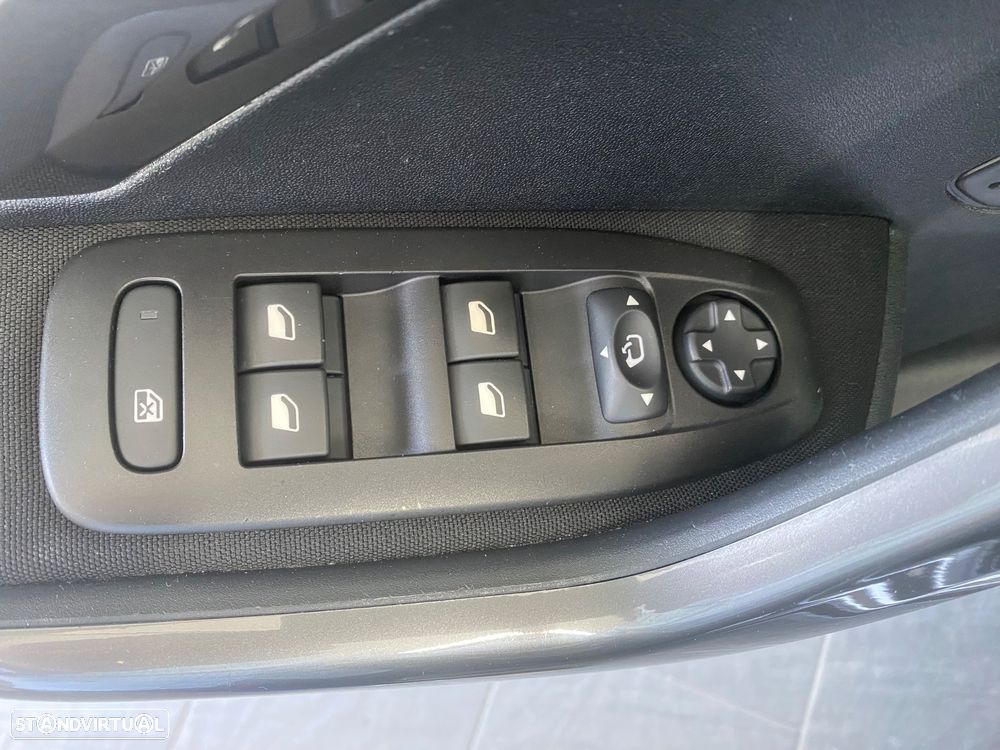 Peugeot 2008 1.6 BlueHDi Style - 9