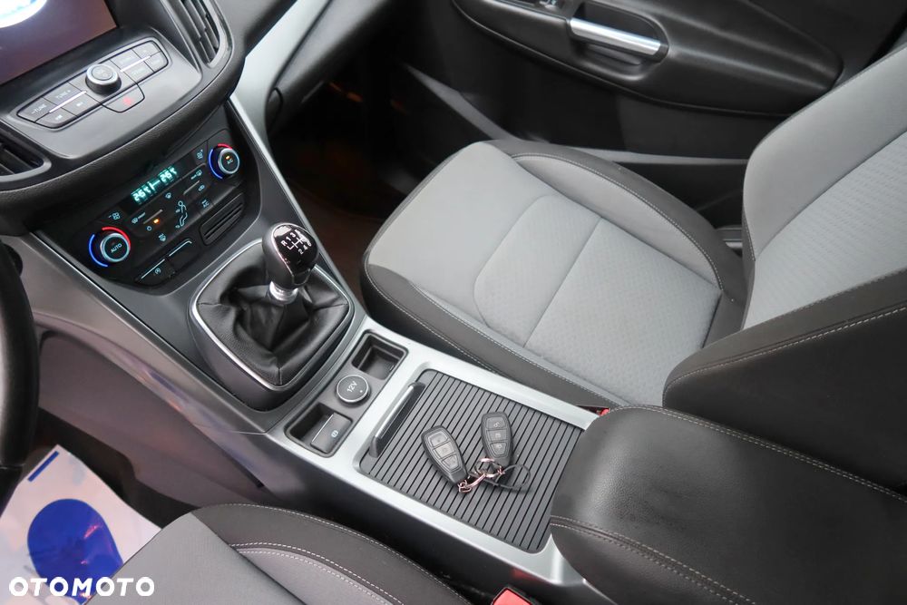 Ford Kuga 2.0 TDCi 2x4 Titanium - 19