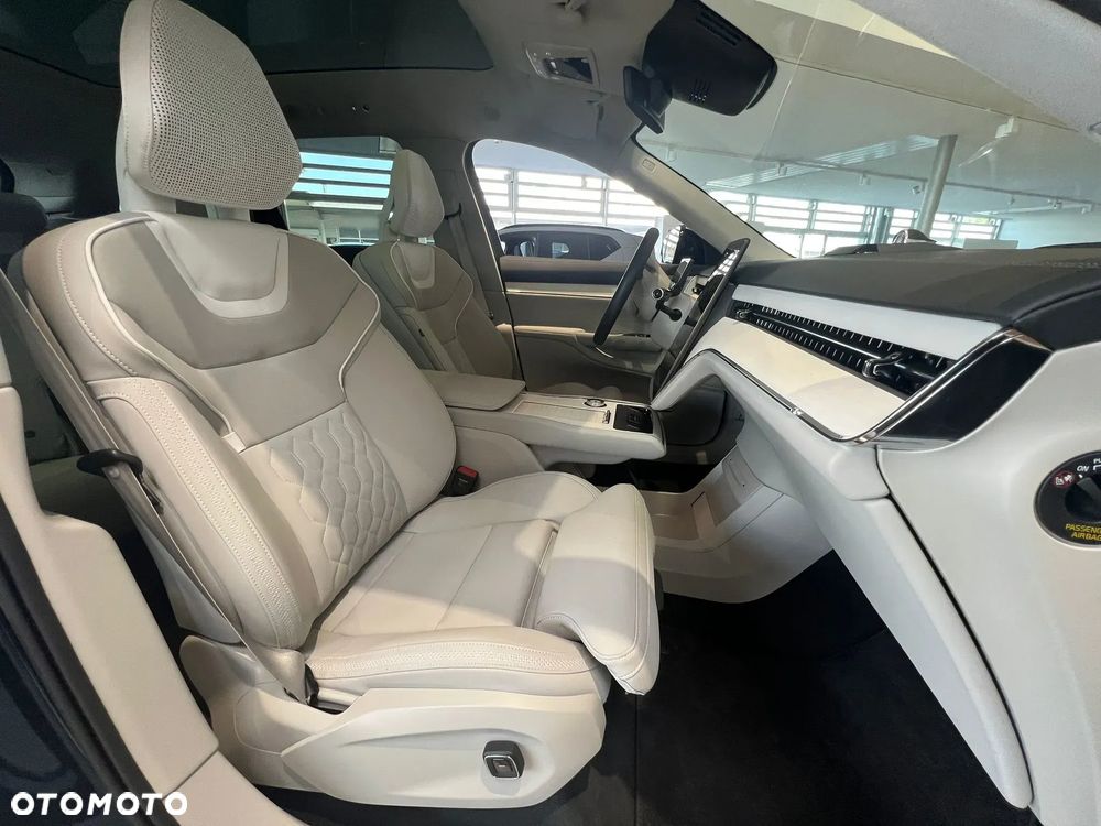 Volvo EX90 - 5