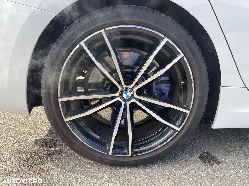 BMW Seria 3 318i Aut. M Sport - 27