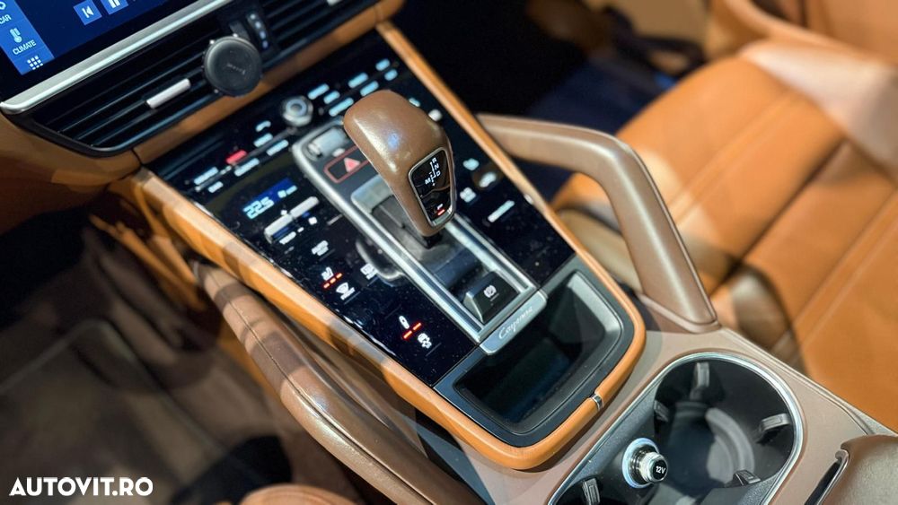 Porsche Cayenne - 25