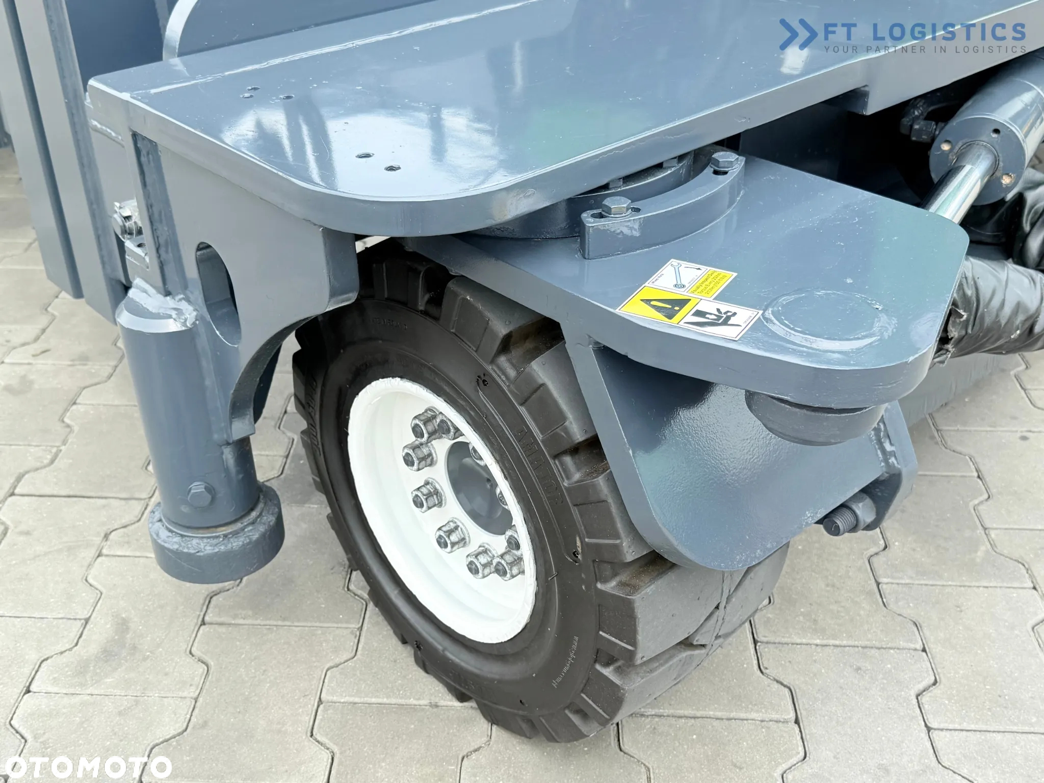 Combilift C4000 / TRIPLEX / 9300MM /  DUŻY WYBÓR WÓZKÓW CZTEROKIERUNKOWYCH / WOLNY SKOK / POZYCJONER / GAZ / KABINA / JAK NOWY - 28