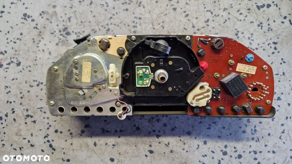 MERCEDES W124 LICZNIK 1245433821 - 2