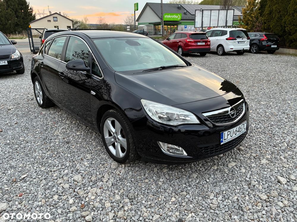 Opel Astra 1.4 Turbo Design Edition - 1