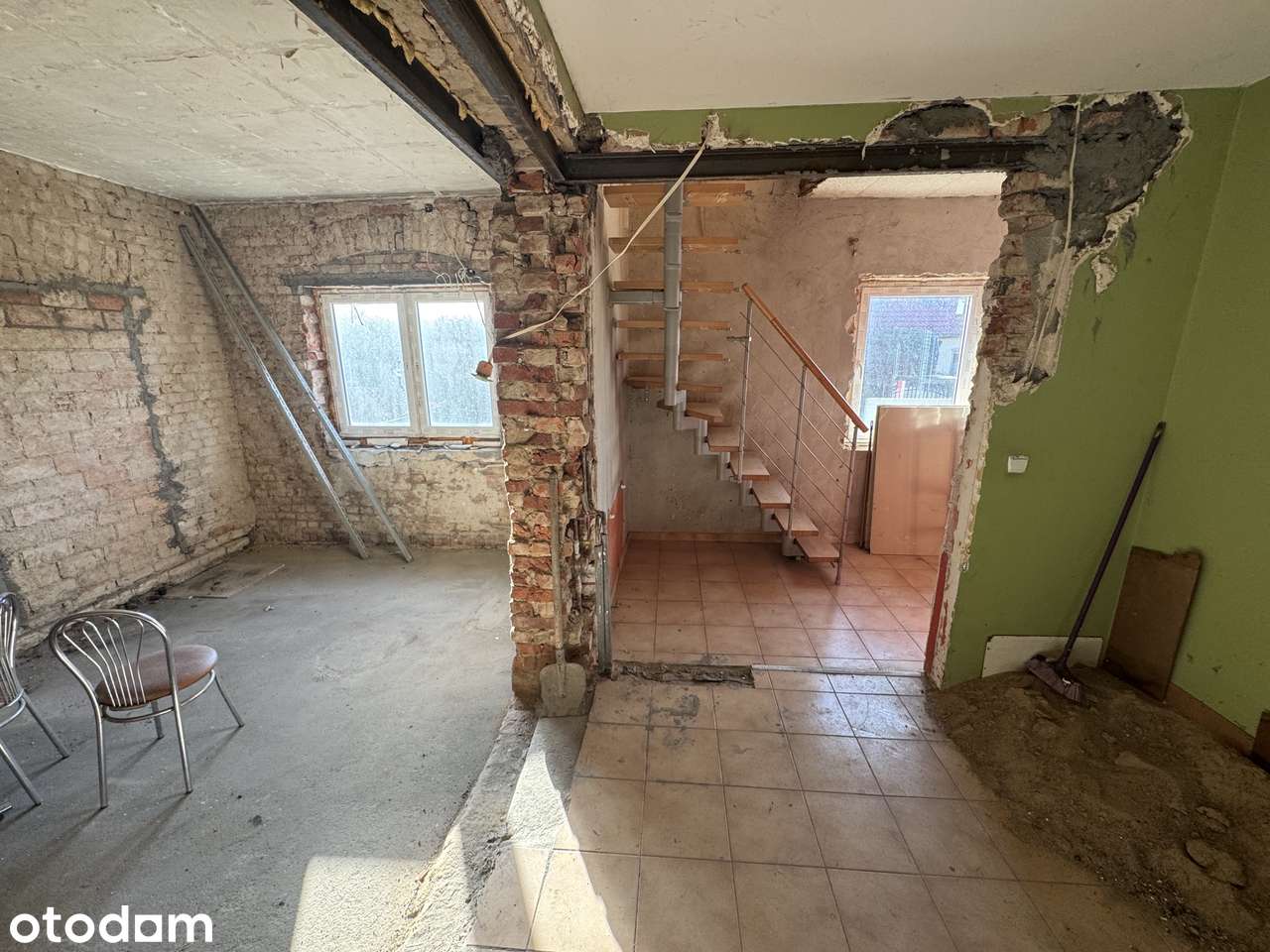 Przestronny lokal z poddaszem i ogródkiem, Dopiewiec