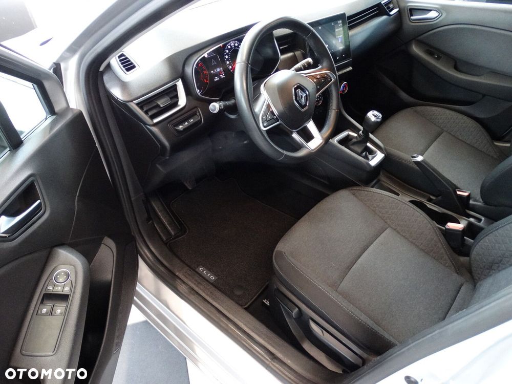 Renault Clio - 23