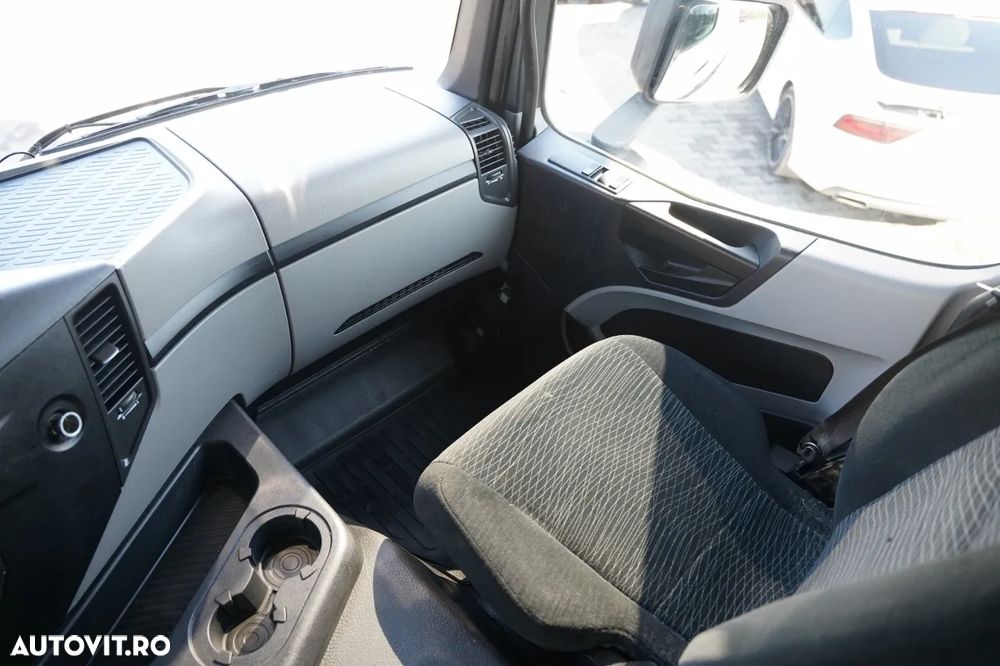 Mercedes-Benz ANTOS 1835 / CAMION RIGID / CAROSERIE CU PRELATĂ - 6,1 M / PLATFORMĂ HIDRAULICĂ DHOLLANDIA - 2.000 KG / EURO 6 - 32