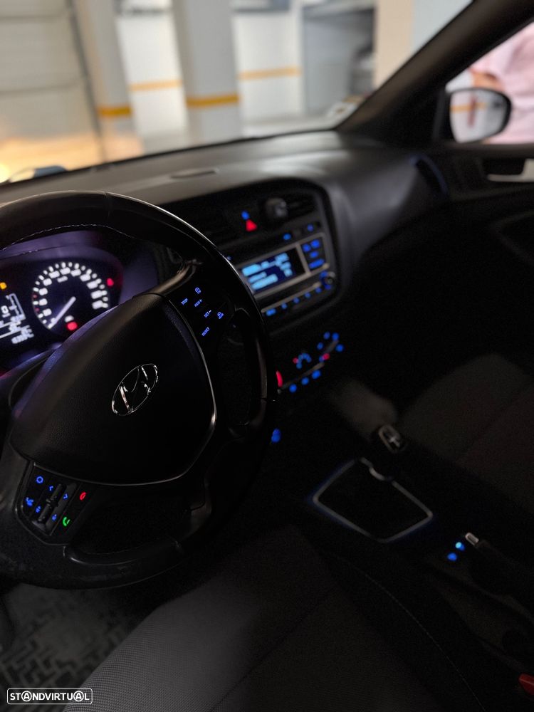 Hyundai i20 1.1 CRDi Blue Access+Bluetooth - 12