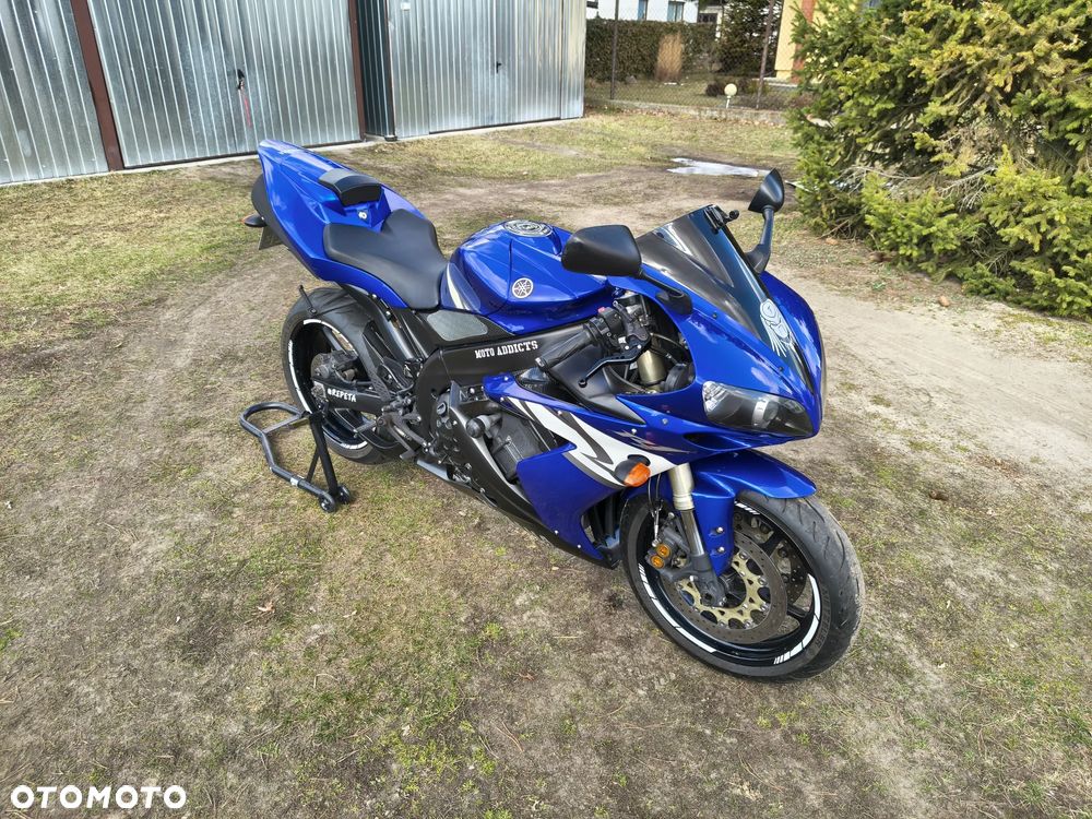 Yamaha R1 - 11