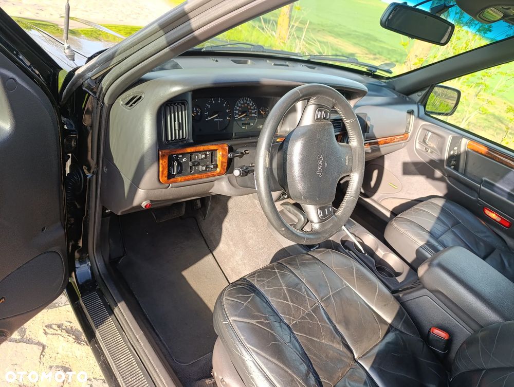 Jeep Grand Cherokee - 11