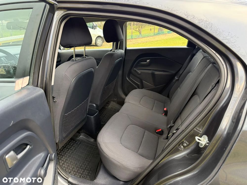 Kia Rio - 10