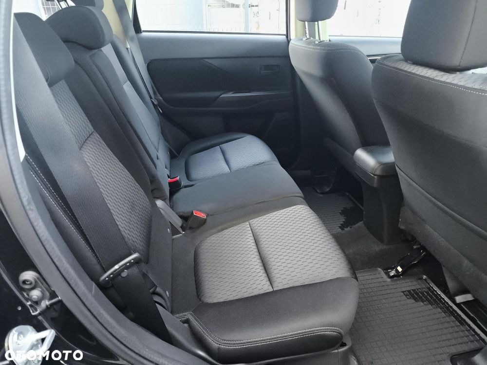 Mitsubishi Outlander - 23