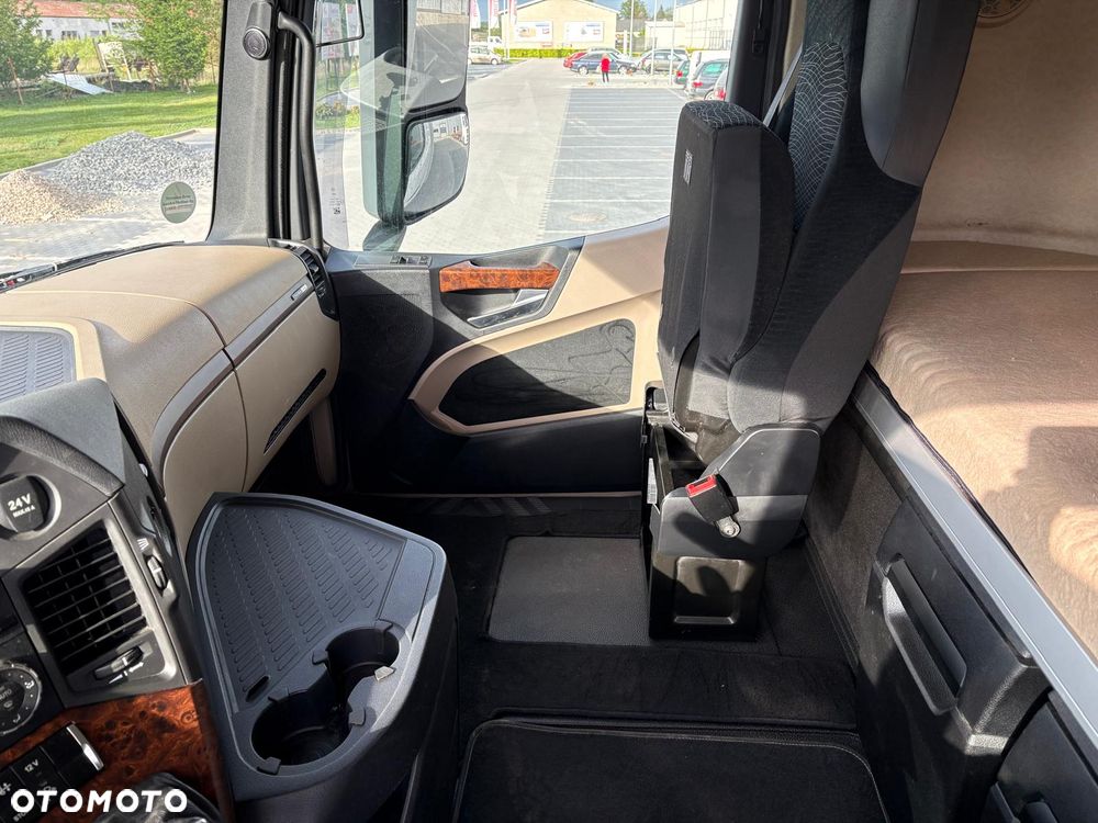 Mercedes-Benz Actros - 18