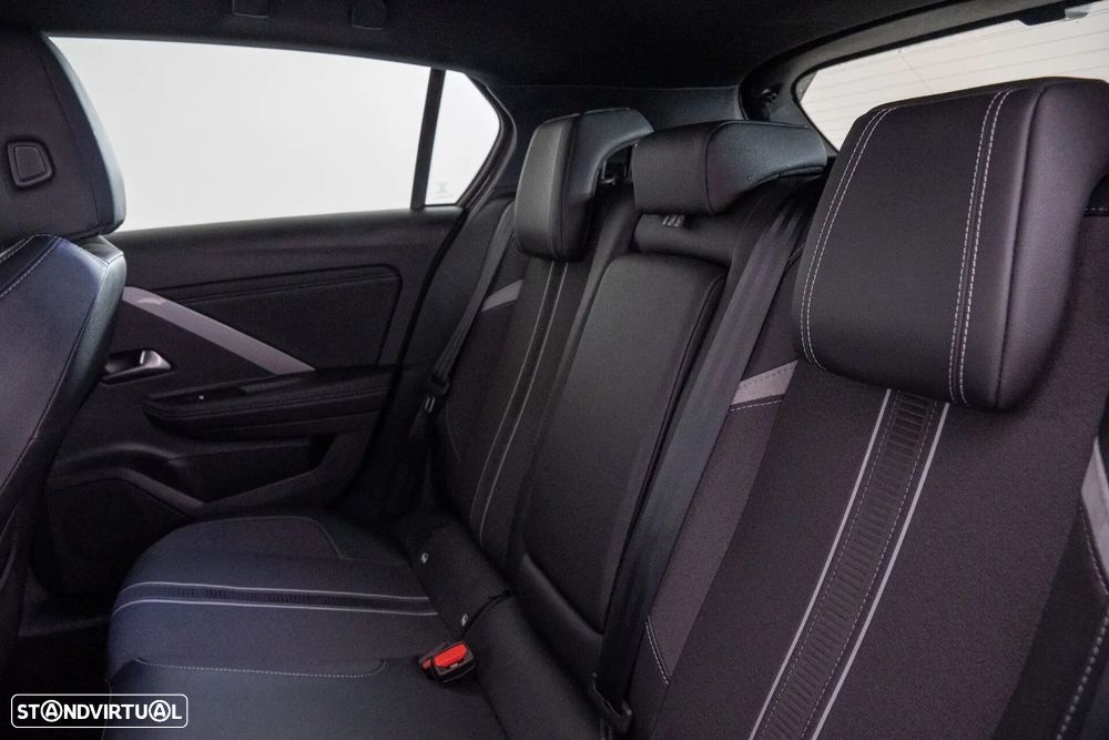 Opel Astra 1.5 D GS Aut. - 32