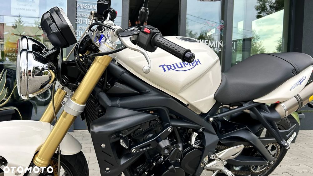 Triumph Street Triple - 16