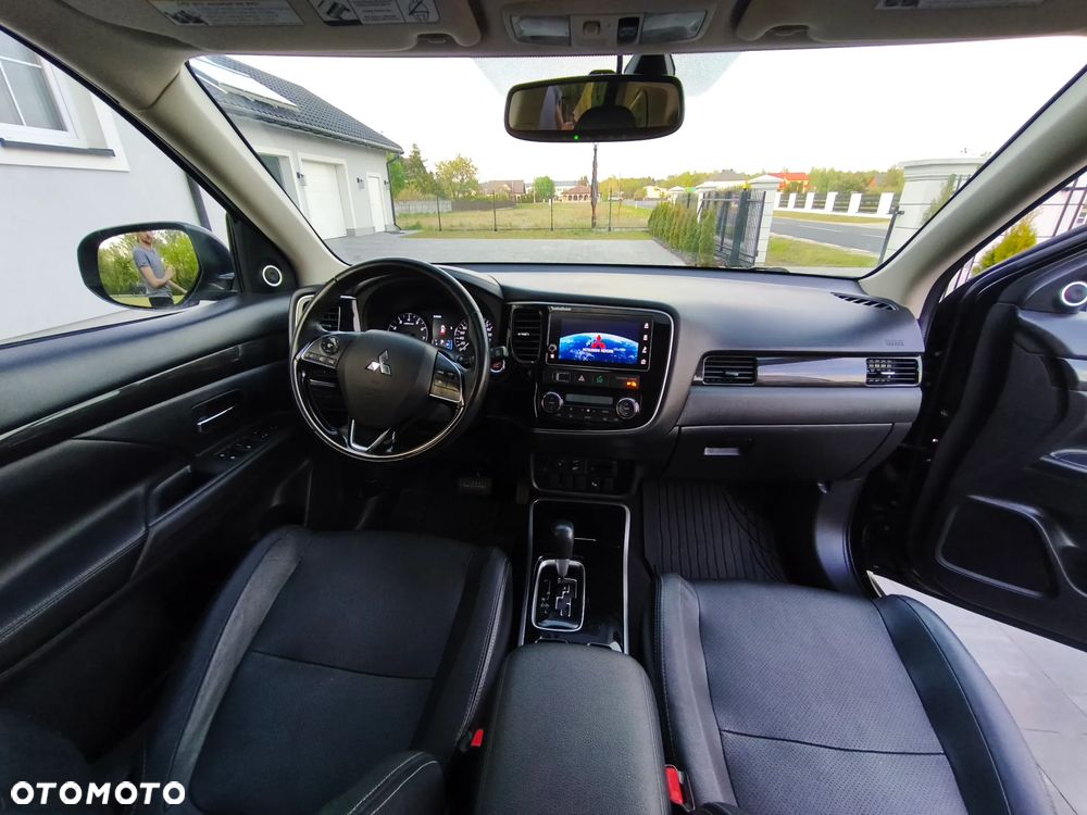 Mitsubishi Outlander - 11