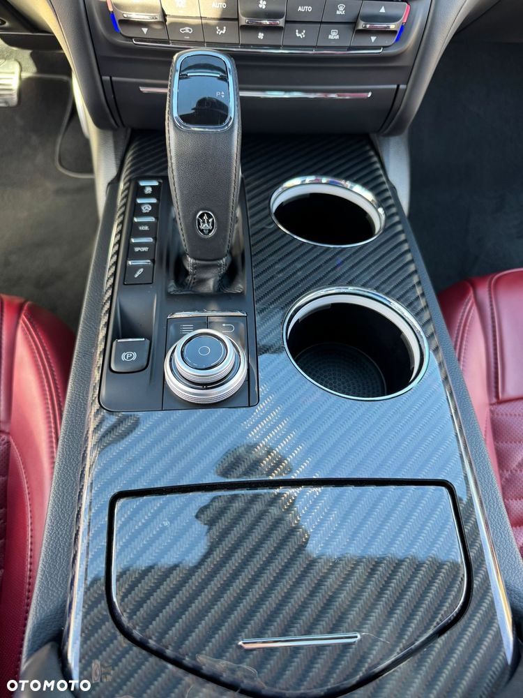Maserati Ghibli S GranSport - 38
