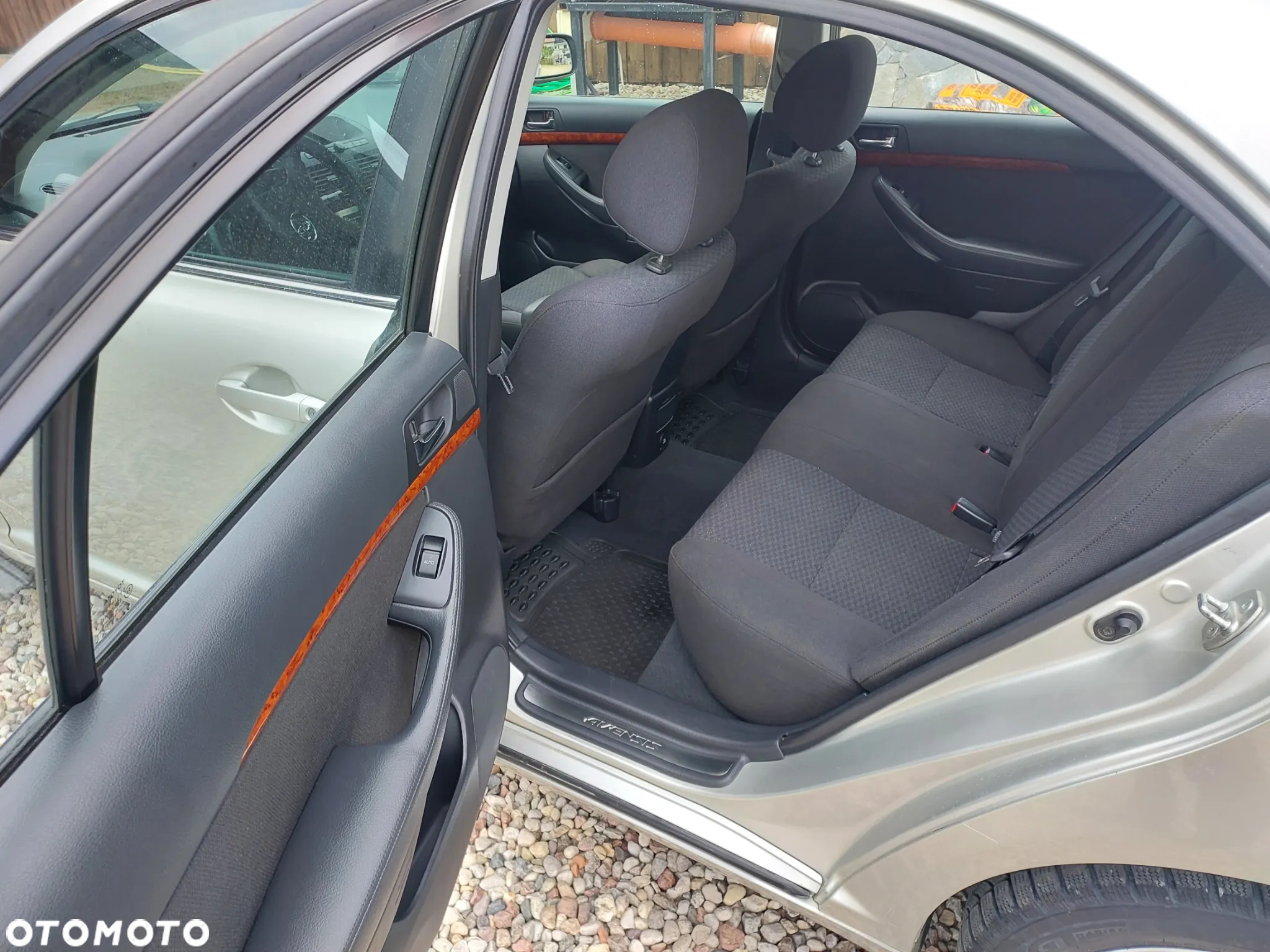 Toyota Avensis 2.0 D-4D Sol - 14