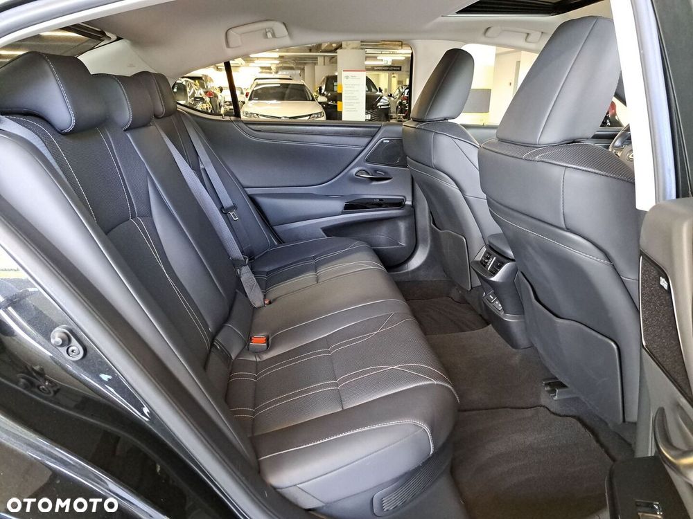 Lexus ES 300h Prestige - 16