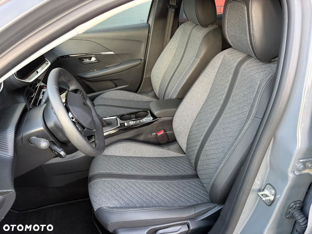 Peugeot 208 - 9