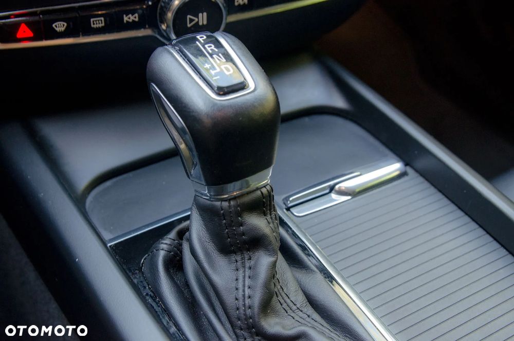 Volvo V60 T4 Geartronic Momentum Pro - 25