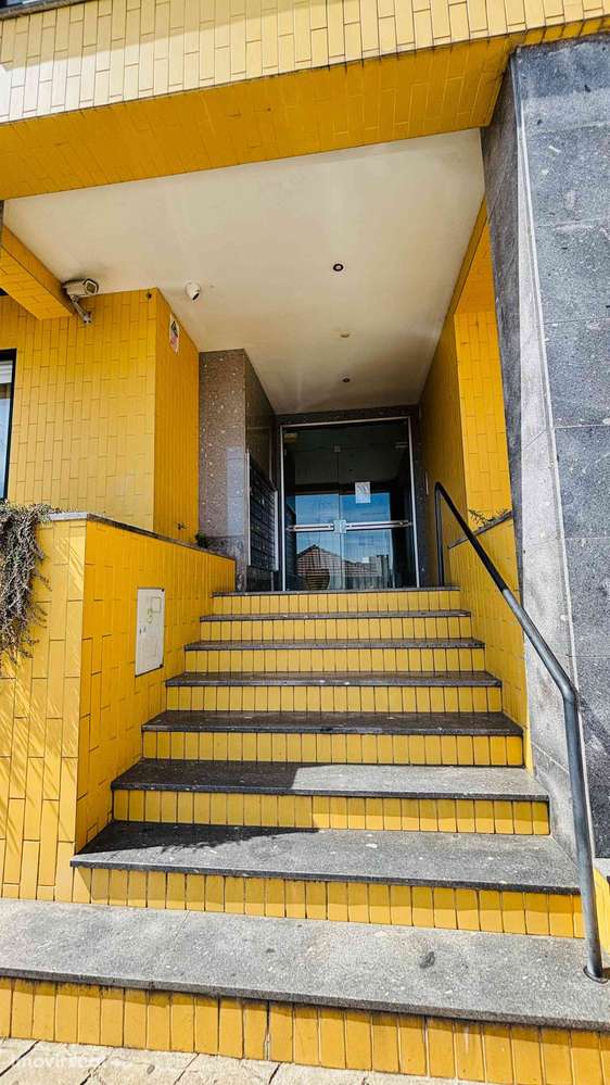 Apartamento T1 com varandas e garagem em Rio Tinto - Grande imagem: 2/13