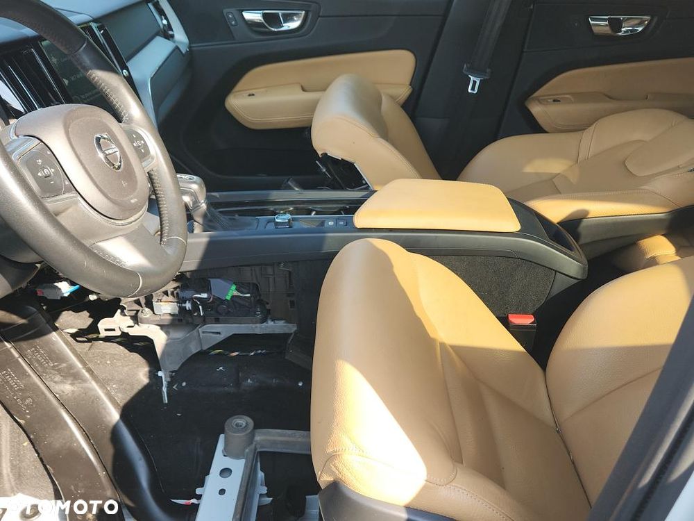 Volvo XC 60 - 32